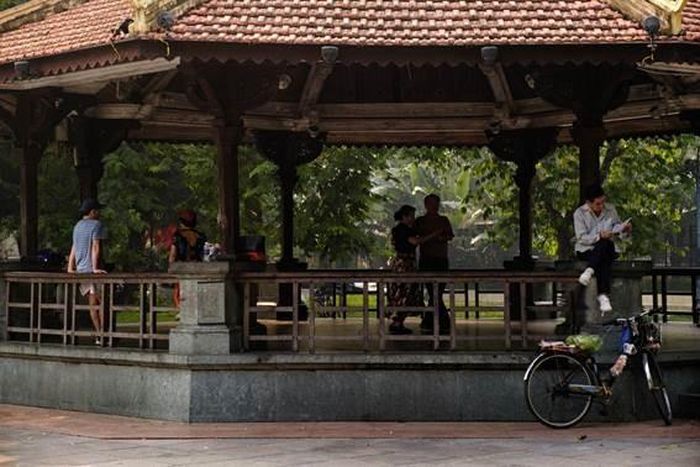 Những điệu nhảy Tango được bậc cao niên tập luyện nhẹ nhàng vào buổi sáng.