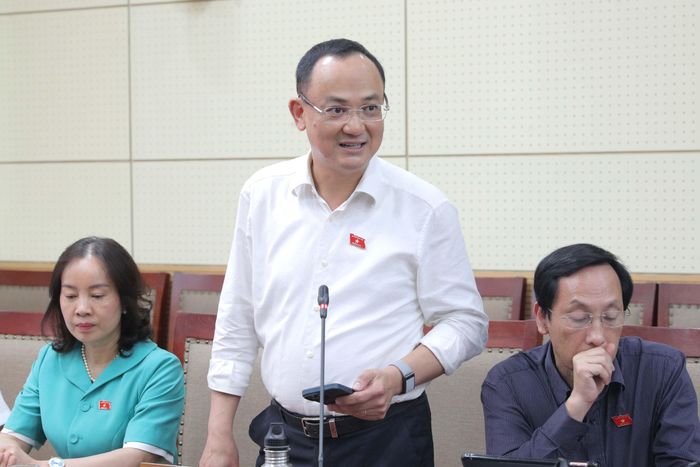 ĐBQH hoạt động chuyên trách tại Ủy ban Khoa học, Công nghệ và Môi trường Nguyễn Ngọc Sơn phát biểu. Ảnh: Hồ Long