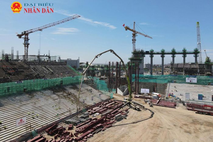 Theo thiết kế, sân vận động PVF gồm 4 khán đài chính A, B, C, D cùng các khu chức năng chuyên biệt phục vụ kỹ thuật, an ninh, truyền hình, báo chí, cầu thủ, khu VIP và dịch vụ ẩm thực