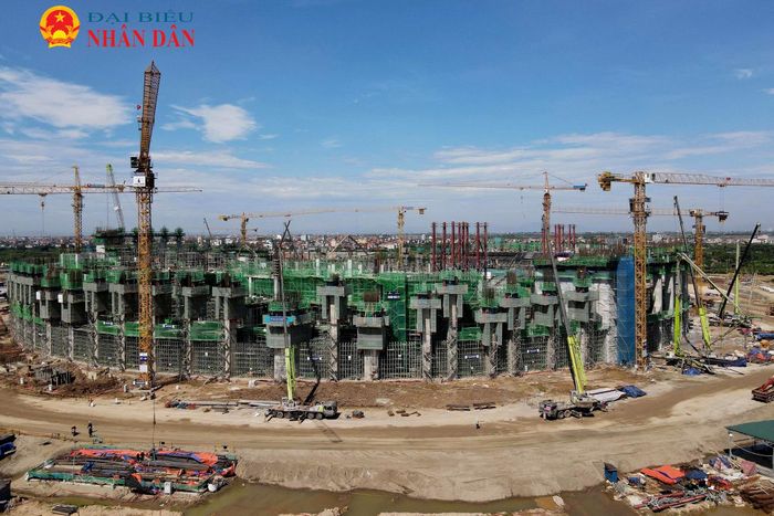 Với sức chứa 60.000 chỗ ngồi, sân PVF khi hoàn thành sẽ là một trong những sân vận động có quy mô lớn hàng đầu cả nước (nhỏ hơn hai sân vận động đang được triển khai tại Khu liên hợp Thể dục thể thao Quốc gia Rạch Chiếc và Khu đô thị thể thao Olympic), vượt qua Sân vận động Quốc gia Mỹ Đình, nơi có sức chứa khoảng 40.000 chỗ ngồi