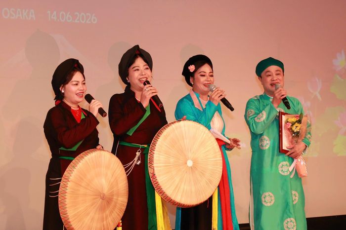 Các nghệ sĩ Đoàn Nghệ thuật dân gian UNESCO Việt Nam biểu diễn trong chương trình. Ảnh: BTC