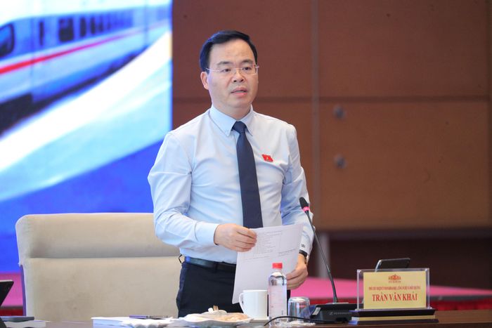 Phó Chủ nhiệm Ủy ban Khoa học, Công nghệ và Môi trường Trần Văn Khải phát biểu