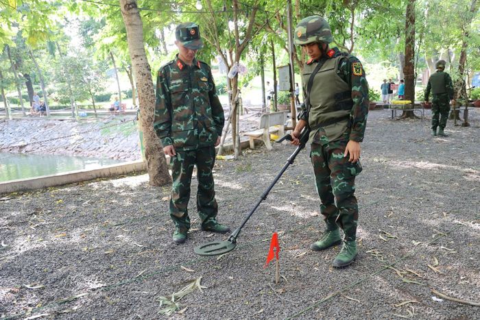 Bộ Tư lệnh TP. Hồ Chí Minh triển khai rà phá bom mìn, vật liệu nổ còn sót lại sau chiến tranh