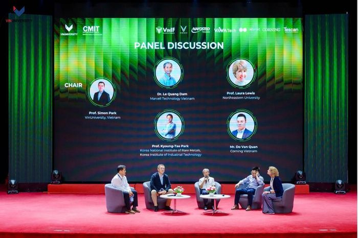 Phiên tọa đàm khoa học – doanh nghiệp với sự tham gia của các diễn giả đại diện doanh nghiệp công nghệ và cộng đồng nghiên cứu trong nước và quốc tế