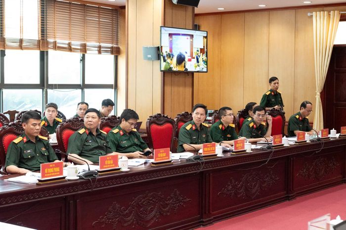 Các đại biểu tham dự cuộc làm việc