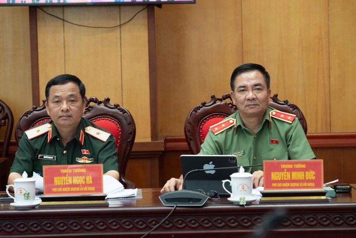 Các đại biểu tham dự cuộc làm việc