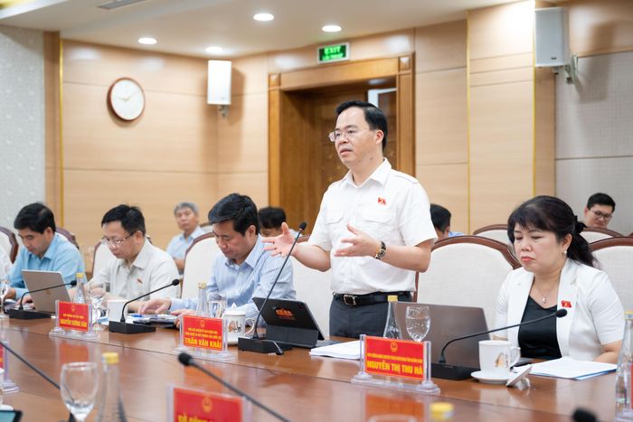 Phó Chủ nhiệm Ủy ban Khoa học Công nghệ và Môi trường Trần Văn Khải phát biểu tai cuộc làm việc với UBND tỉnh Quảng Ninh