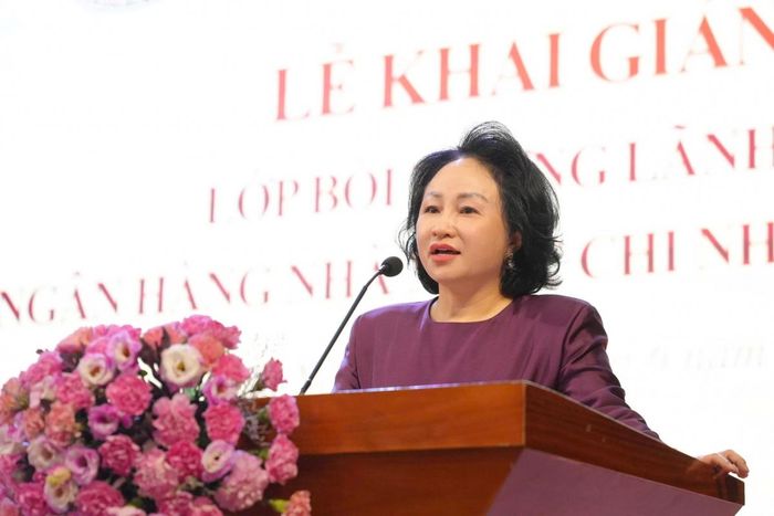 Đồng chí Trần Thu Huyền, Vụ trưởng Vụ Tổ chức cán bộ NHNN tại buổi lễ
