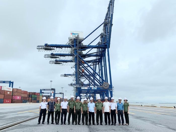 Đoàn công tác Cục An ninh nội địa phối hợp với Cục hàng hải Việt Nam kiểm tra công tác phòng chống khủng bố, bảo đảm an ninh an toàn tại Tân Cảng Sài Gòn.