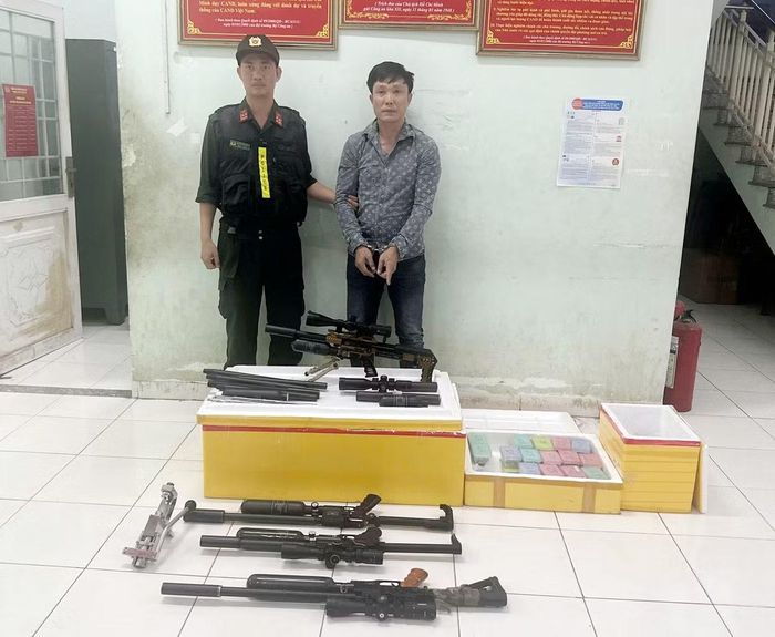 Một đối tượng liên quan trong vụ án bị bắt giữ cùng tang vật.