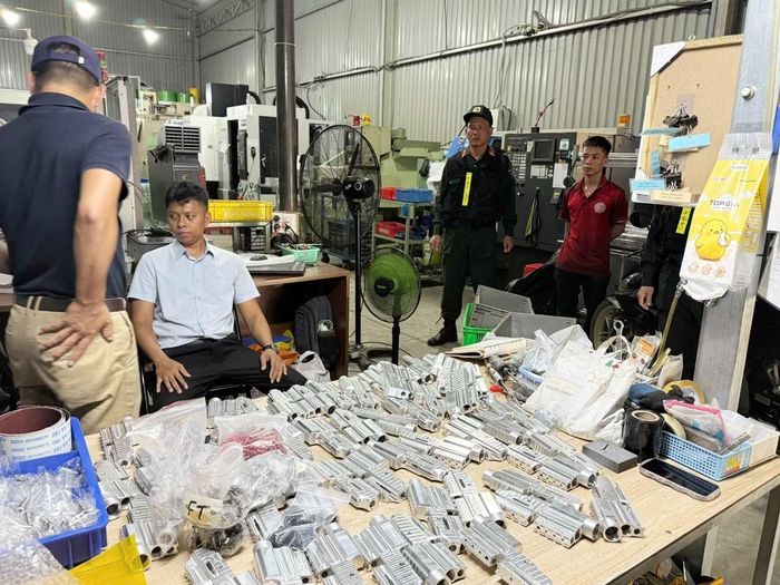 Đối tượng Võ Thành Tài (áo trắng), Giám đốc Công ty TNHH cơ khí CNC Master Tech.