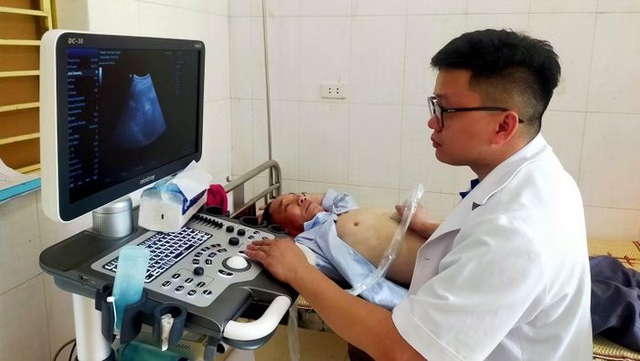 Người dân xã Tam Thanh được khám, cấp phát thuốc miễn phí.