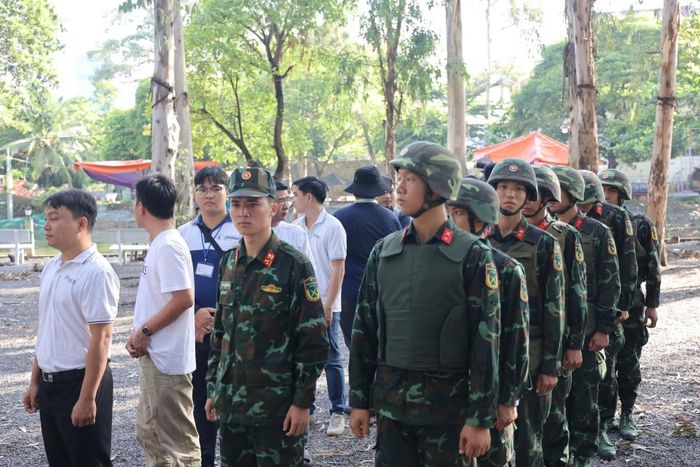 Các lực lượng tham gia khảo sát tại Công viên Lê Thị Riêng.