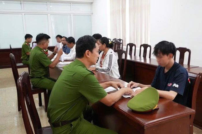 3 thiếu niên vừa bị Cơ quan CSĐT Công an TP Huế khởi tố về hành vi "Gây rối trật tự công cộng".