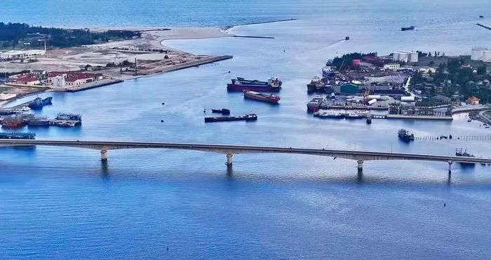 Cảng biển Cửa Việt ngày càng bị bồi lắng nghiêm trọng.