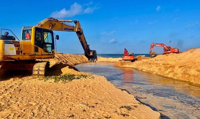 Việc nạo vét cát tại cửa biển Lý Hòa chưa mang lại hiệu quả lâu dài.