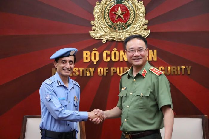 Thượng tướng Phạm Thế Tùng, Ủy viên Trung ương Đảng, Thứ trưởng Bộ Công an tiếp Tư lệnh Cảnh sát Liên hợp quốc Faisal Shahkar.