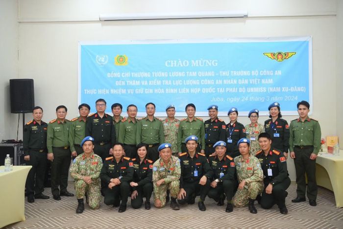 Thượng tướng Lương Tam Quang,Thứ trưởng Bộ Công an (nay là Đại tướng, Ủy viên Bộ Chính trị, Bộ trưởng) đến thăm và kiểm tra lực lượng GGHB Việt Nam tại Phái bộ UNMISS, Cộng hòa Nam Sudan, tháng 3/2024.