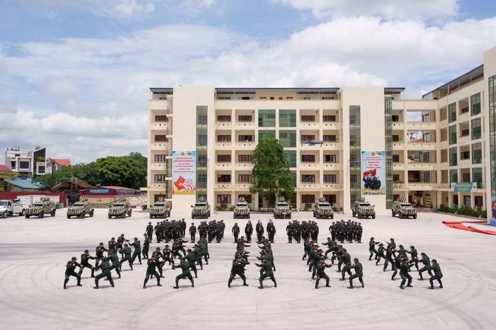 Huấn luyện võ thuật tại Đơn vị Cảnh sát GGHB số 1.
