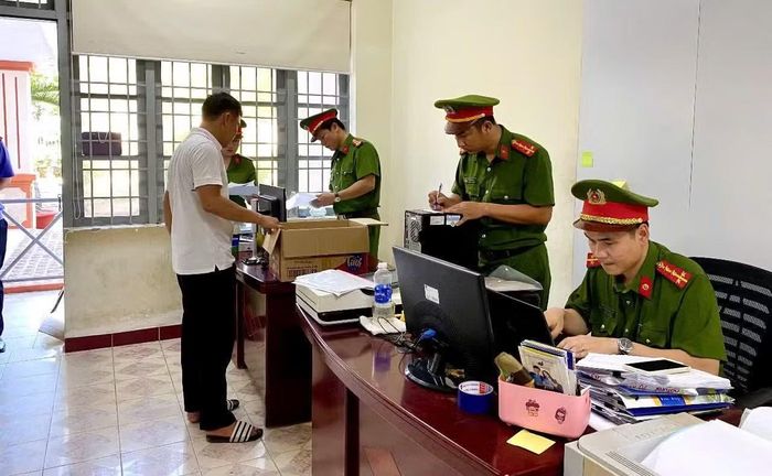 Công an tỉnh Đắk Lắk đang thực hiện công tác nghiệp vụ trong vụ án về kinh tế.