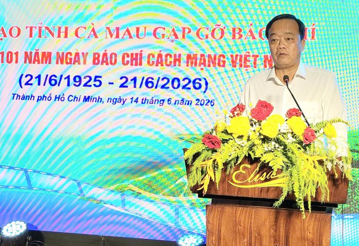 Phó bí thư Thường trực Tỉnh ủy Cà Mau Huỳnh Quốc Việt phát biểu tại buổi họp mặt. Ảnh: Duy Khang.