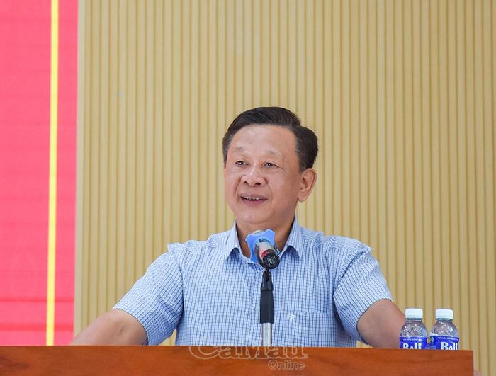  Ngay sau lễ khai giảng, học viên được nghe Trưởng ban Tuyên giáo và Dân vận Tỉnh ủy Hồ Trung Việt truyền đạt nội dung chuyên đề “Kinh nghiệm xây dựng các mô hình điển hình tiên tiến trong công tác vận động quần chúng của cán bộ MTTQ và các tổ chức chính trị - xã hội cấp cơ sở tại tỉnh Cà Mau”.