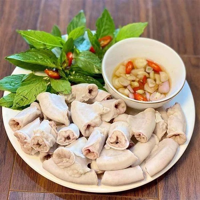 Để lòng lợn thơm ngon, bước sơ chế là quan trọng nhất. Ảnh minh họa.