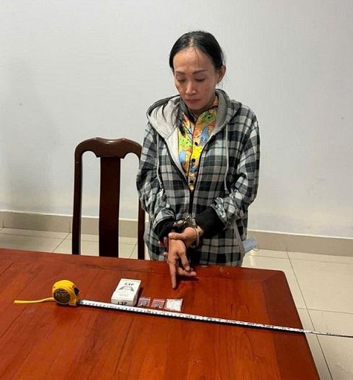  Đối tượng T.T.T.P cùng tan vật tại cơ quan chức năng. Ảnh: CA tỉnh Đồng Tháp.