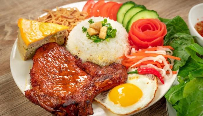 Cơm tấm là món ăn đặc sắc tạo nên điểm nhấn của nền ẩm thực TP. HCM. Ảnh: Internet.