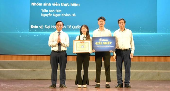 Ban Tổ chức đã trao 6 Giải Nhất; 12 Giải Nhì; 68 giải Ba và 107 Khuyến khích cho các đội thi. Ảnh: Tiền Phong Online