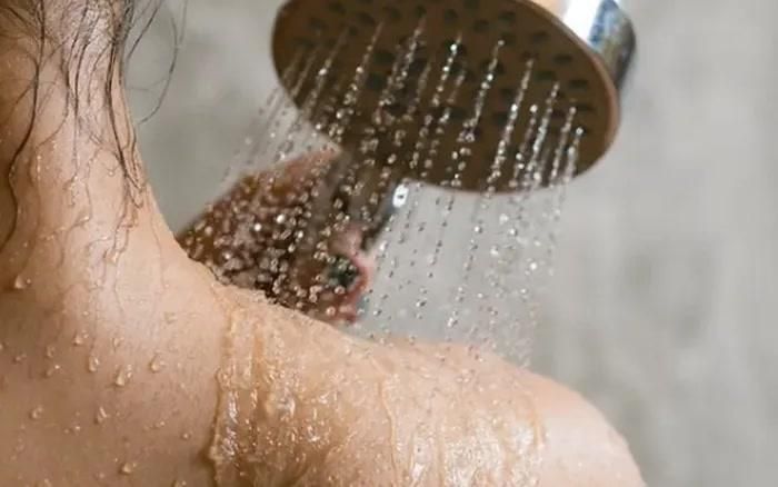 Không phải ai cũng có thể tắm nhiều lần trong ngày