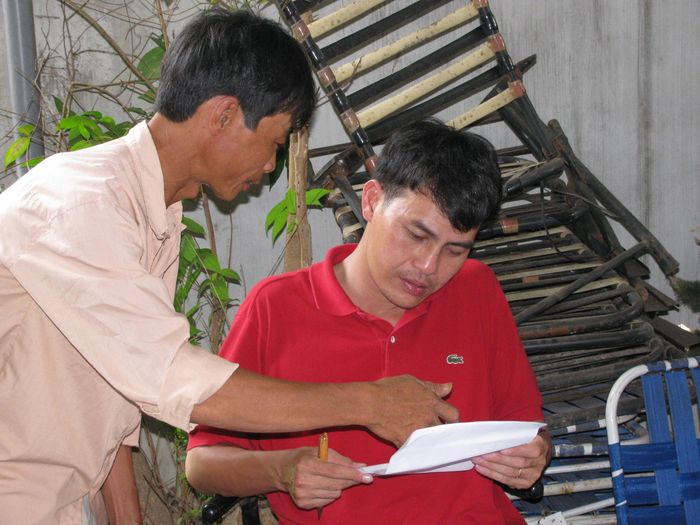 Nhà báo Trần Trung Sơn trong một lần tác nghiệp những năm mới vào nghề