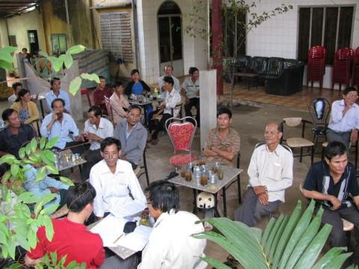 Người dân ở Vũng Tàu gặp phóng viên Báo CATP để tố cáo sai phạm