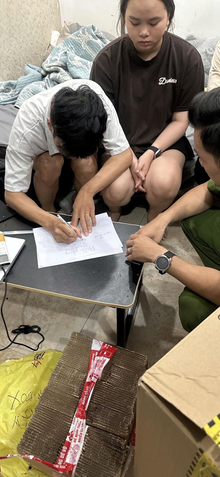 Các đối tượng và tang vật