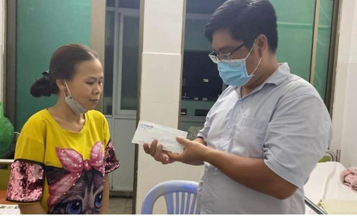 Tôi nhớ mãi ánh mắt của Phụng khi nhận được tiền hỗ trợ từ bạn đọc Báo Công an TPHCM