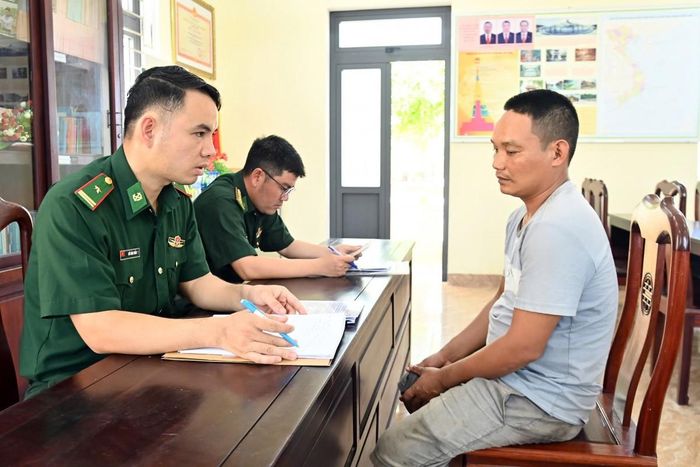 Qua kiểm tra, lực lượng Biên phòng xác định cả hai phương tiện đều vi phạm các quy định về khai thác thủy sản