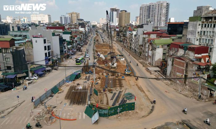 Trong tương lai, nút giao Nguyễn Chí Thanh - La Thành sẽ là nơi giao cắt giữa tuyến metro số 5 và trục Vành đai 1. Hai dự án được kỳ vọng góp phần giảm ùn tắc và từng bước hoàn thiện hạ tầng giao thông khu vực trung tâm Thủ đô.