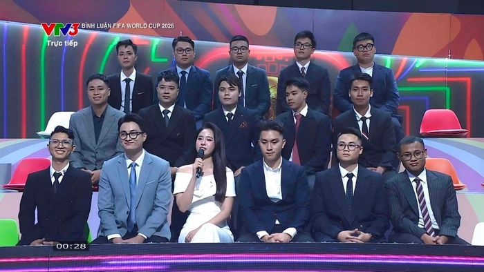 Chương trình gây chú ý với màn xuất hiện của 48 cô gái, chàng trai đại diện cho các đội tuyển quốc gia. Nhan sắc Bảo Châu trên sóng truyền hình cũng trở thành chủ đề bàn luận của dân mạng.