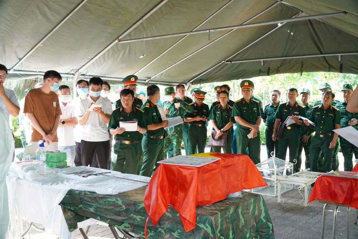 TP.HCM thành lập 12 đội chuyên trách với hơn 400 cán bộ, chiến sĩ, chuyên viên thực hiện lấy mẫu ADN hài cốt liệt sĩ chưa xác định danh tính. (Ảnh: BTL TP.HCM)