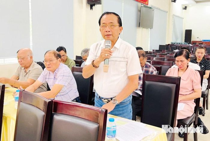 Nhân dân phường Kiến Hưng thẳng thắn đóng góp ý kiến, thể hiện sự đồng thuận và trách nhiệm trong xây dựng Đề án sắp xếp tổ dân phố. Ảnh: PV