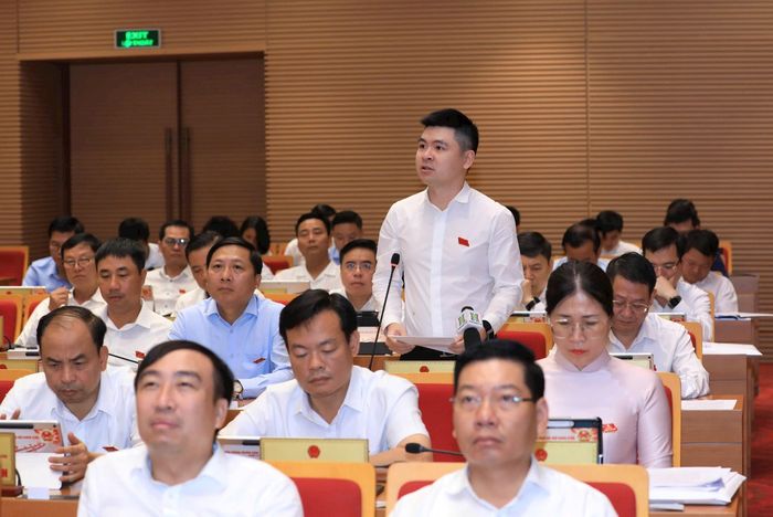 Đại biểu Đỗ Vinh Quang phát biểu thảo luận tại hội trường. Ảnh: Phi Tuấn