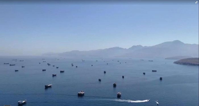 Việc Eo biển Hormuz được mở cửa trở lại mang lại nhiều tích cực cho kinh tế toàn cầu. Ảnh chụp màn hình video Reuters