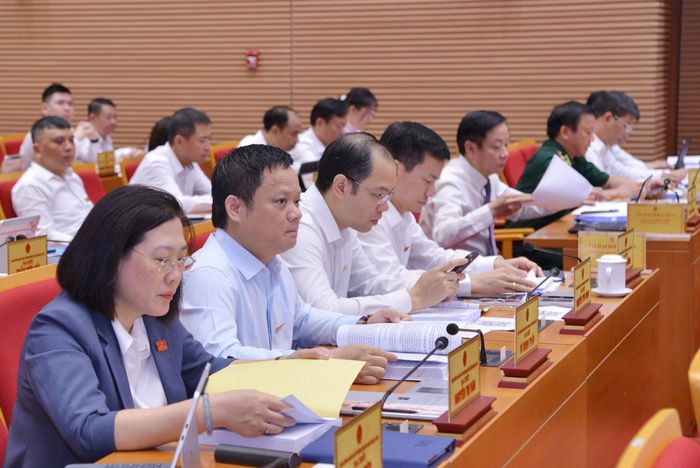 Các đại biểu HĐND thành phố Hà Nội tham dự phiên họp sáng 15-6. Ảnh: Thành Thái