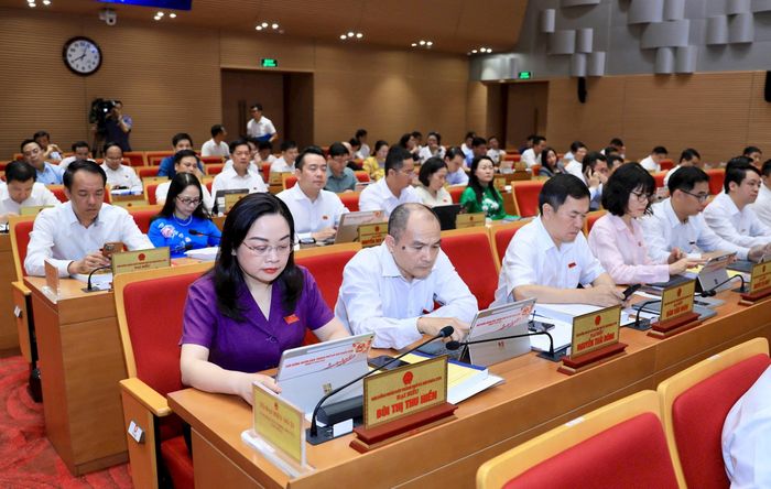 Đại biểu HĐND thành phố tham dự kỳ họp. Ảnh: Thành Thái