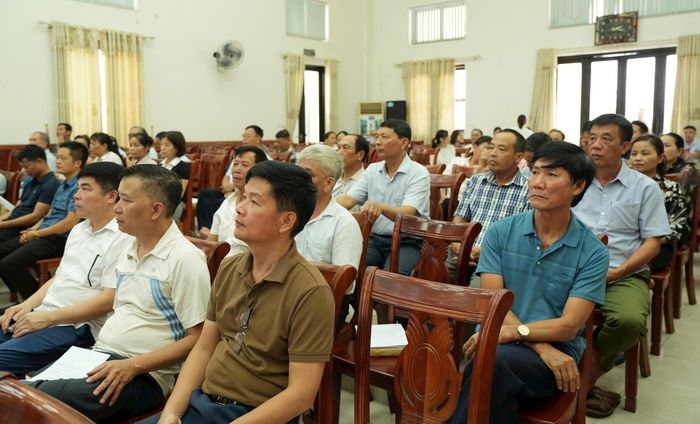 Người dân tham gia hội nghị. Ảnh: Phương Lộc