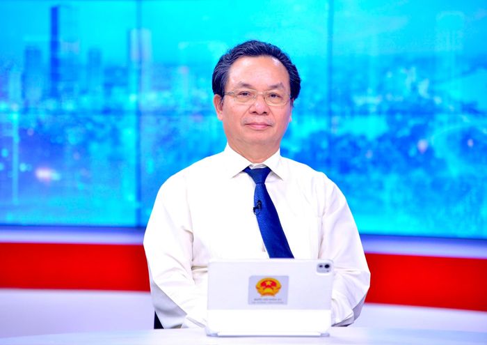 GS.TS Hoàng Văn Cường trao đổi tại chương trình. Ảnh: Viết Thành