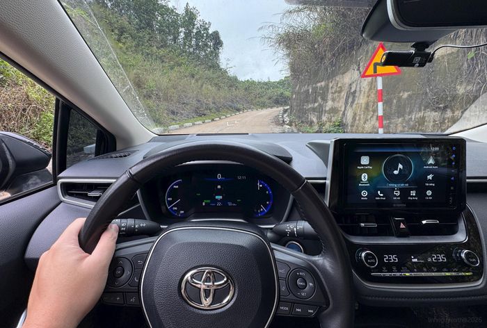 Toyota Corolla Altis sẽ nhường sân chơi lại cho Corolla Cross - vốn đang có doanh số khá tốt tại Việt Nam. Ảnh: Hoàng Linh