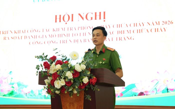 Đại diện công an xã Bát Tràng triển khai Kế hoạch kiểm tra. Ảnh: Phương Lộc