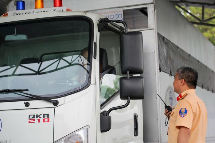 Bổ sung cách xử lý 11 tình huống giả định trên đường. Ảnh: Cục CSGT