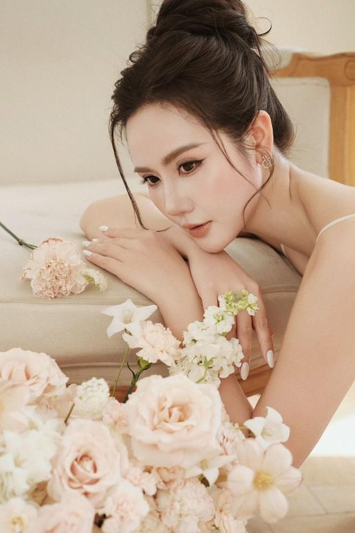 Khán giả đặc biệt dành sự chú ý cho ngoại hình của Phan Minh Huyền trong phim, khi cô được nhận xét là “đẹp từng centimet”: Vóc dáng chuẩn, diện trang phục nào cũng tôn dáng, gương mặt thon thả, thanh thoát, mái tóc dài mượt mà… tất cả tạo nên hình ảnh nữ tổng tài quyền lực nhưng vẫn thanh lịch.